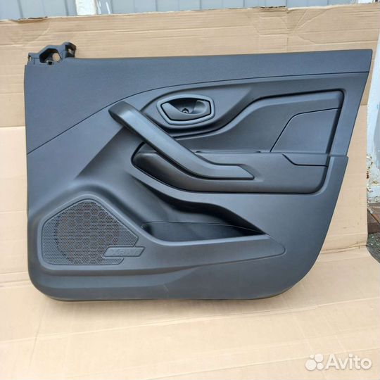 Внутренняя облицовка двери передняя правая