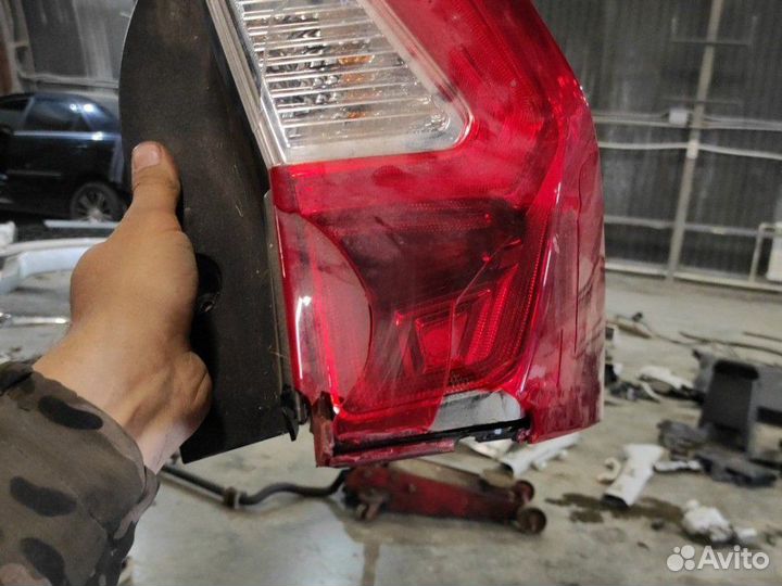 Фонарь задний Mitsubishi Pajero Sport 3