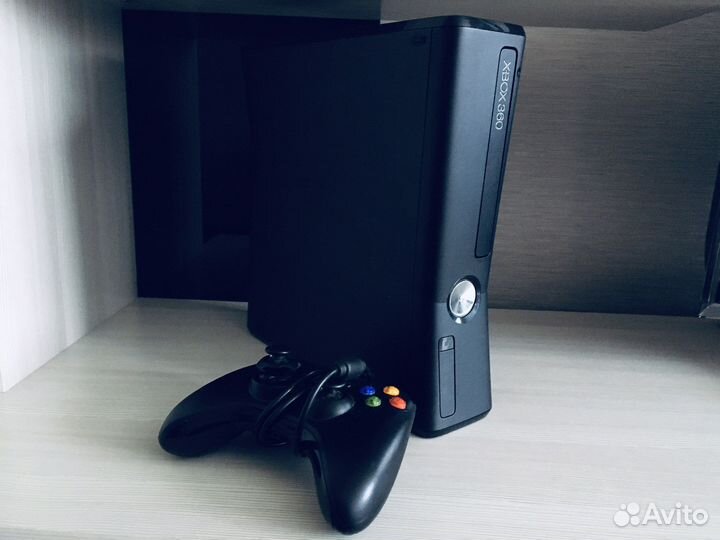 Xbox 360 Slim + 50 игр