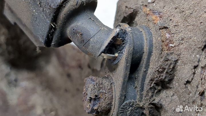 Ступица (кулак, цапфа) левая передняя Volkswagen Golf 7