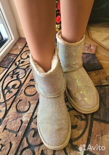 Угги все в стразах