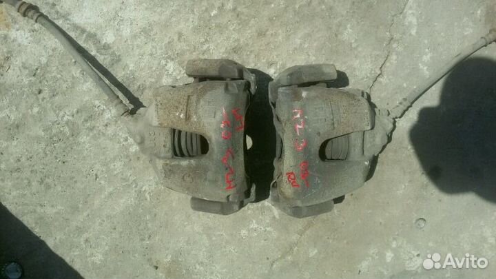 Суппорт передний на Мазда 3 03-08