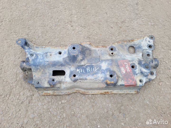 Подрамник передний на Honda Civic 8 5D