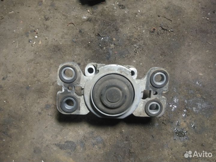 Опора кпп левая Land Rover Freelander 2 L359 224DT