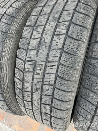Hankook Winter I'Cept IZ W606 215/65 R16