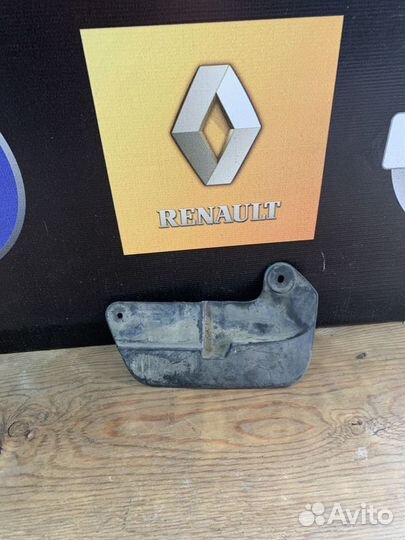 Брызговик передний Renault sandero stepway Прав