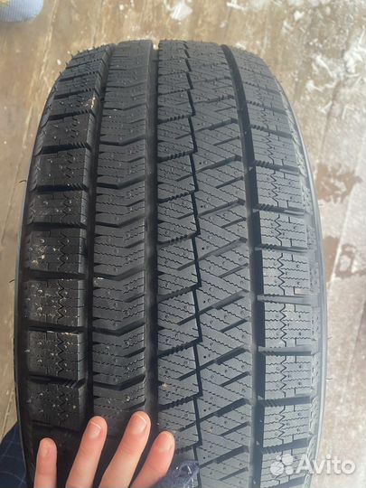 Bridgestone Blizzak Ice 215/45 R17 91