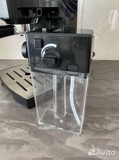 Кофеварка рожковая Redmond RCM-1512