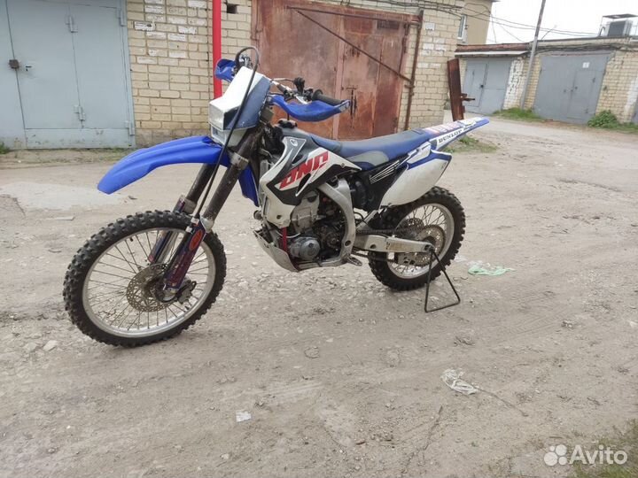 Yamaha YZ400F (WR400F)