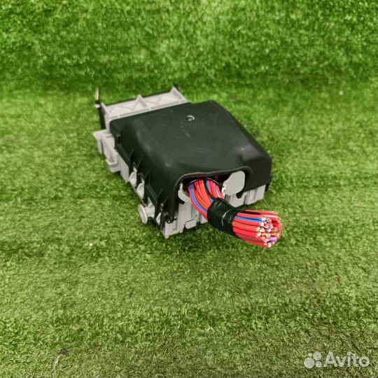 Блок предохранителей Opel Astra J GTC 2012