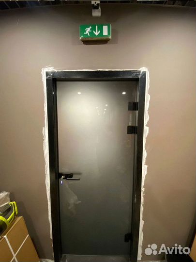 Стеклянная дверь на заказ от 3 дней