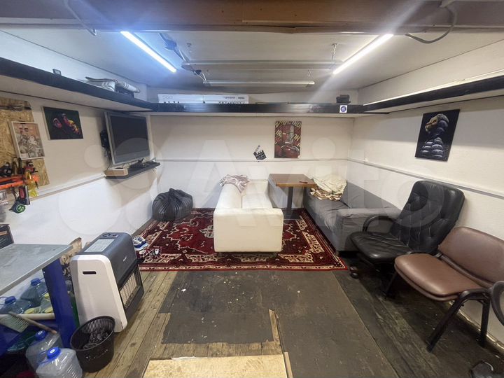 Гараж, > 30 м²