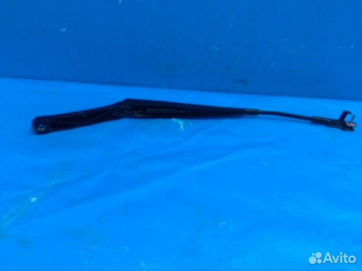 Поводок стеклоочистителя передний левый Skoda Octa