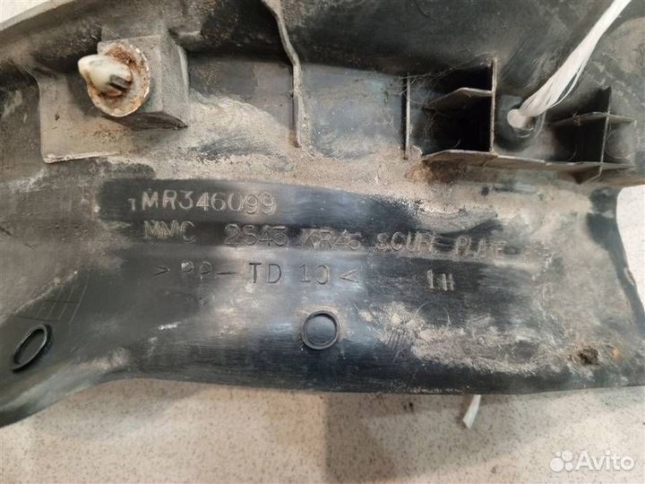 Накладка порога (внутренняя) задняя левая Mitsubi