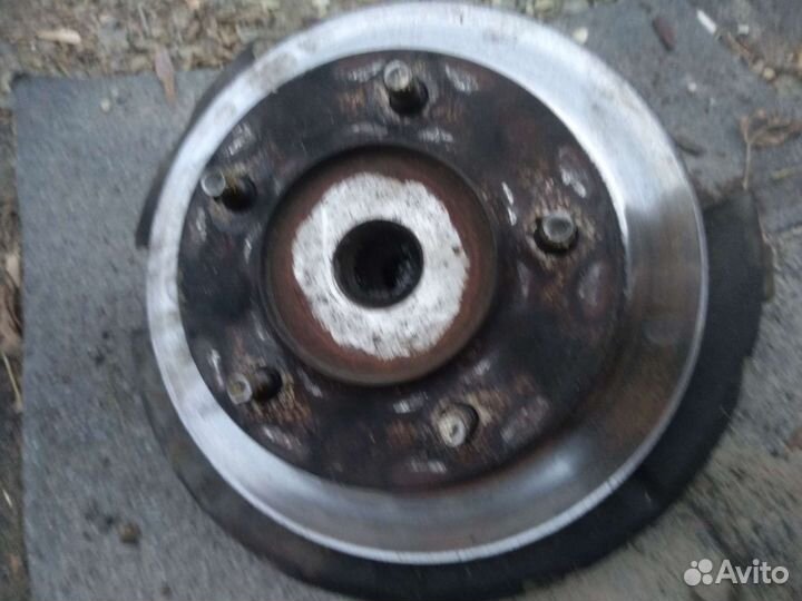 Поворотный кулак в сборе левый (нива 21214)