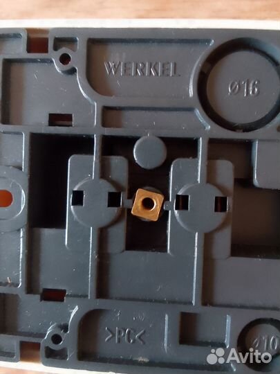 Новая розетка тройная Werkel заземление шторки