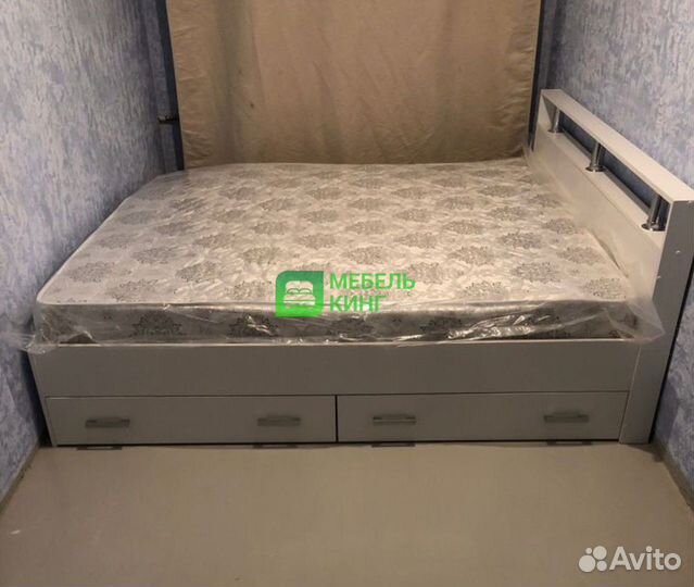 Кровать с матрасом