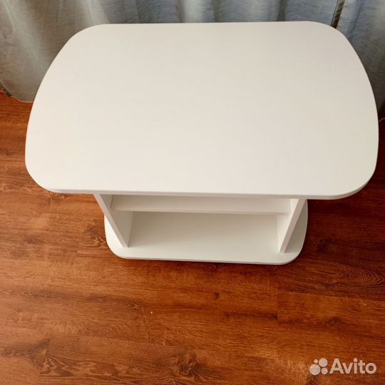 Столик на колесиках