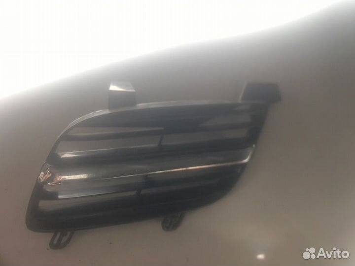 Решетка радиатора передняя левая Nissan Almera N16