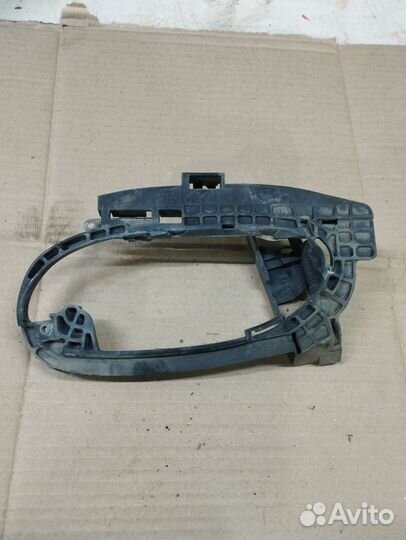 Кронштейн ручки задний левый bмw 7 Е65 бмв 7 Е65