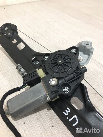 Стеклоподъемник задний правый Mercedes Benz C180