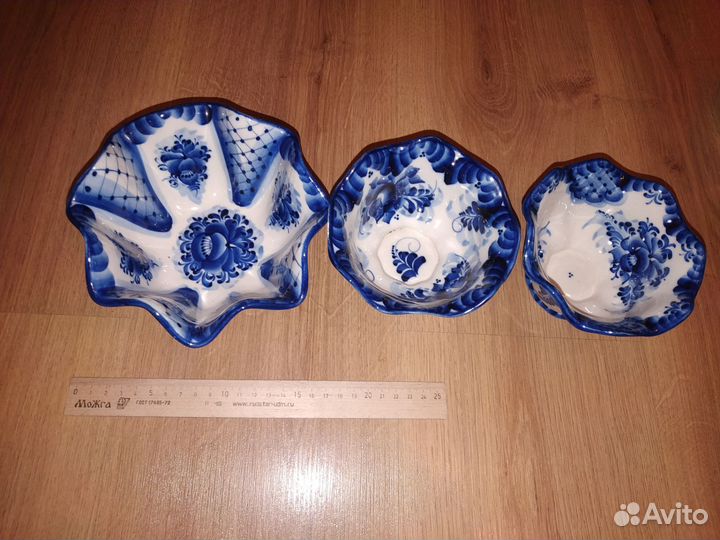 Салатники бронь, доска и кувшин Гжель