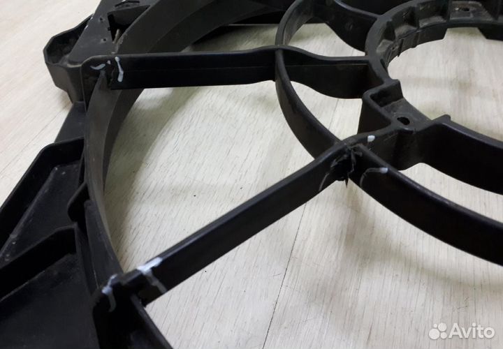 Диффузор вентилятора Hyundai Solaris 1 oem 253804L