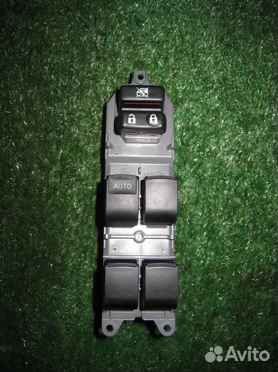 Блок управления стеклоподъемниками Toyota Auris E