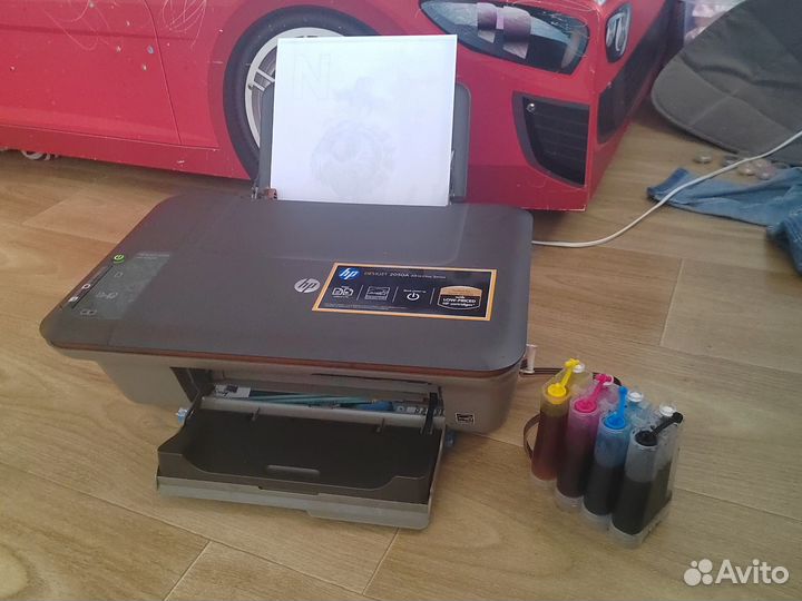 Принтер мфу HP 2050A заправлен снпч
