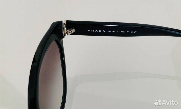 Солнцезащитные очки женские prada