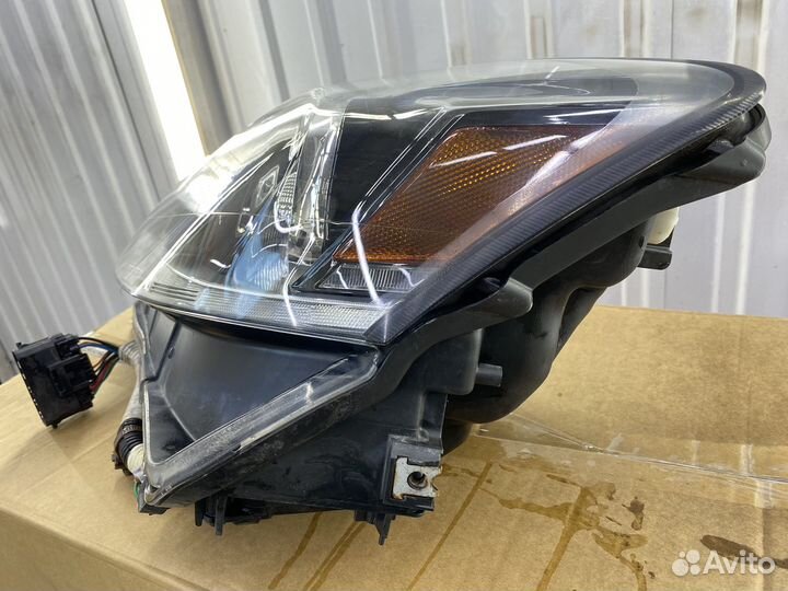 Фара передняя левая Lexus IS 250 2005-2013