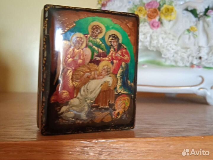 Шкатулка лаковая