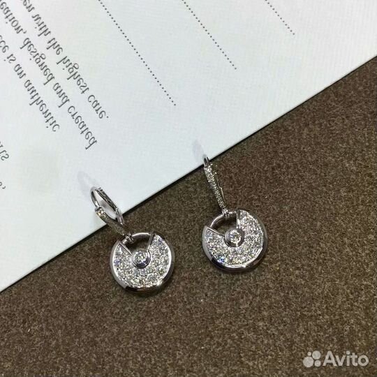 Серьги Amulette de Cartier из белого золота с брил