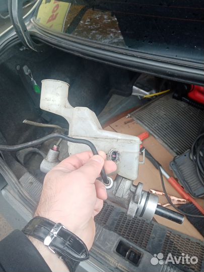 Продам цилиндр тормозной главный на Тойота Ноах