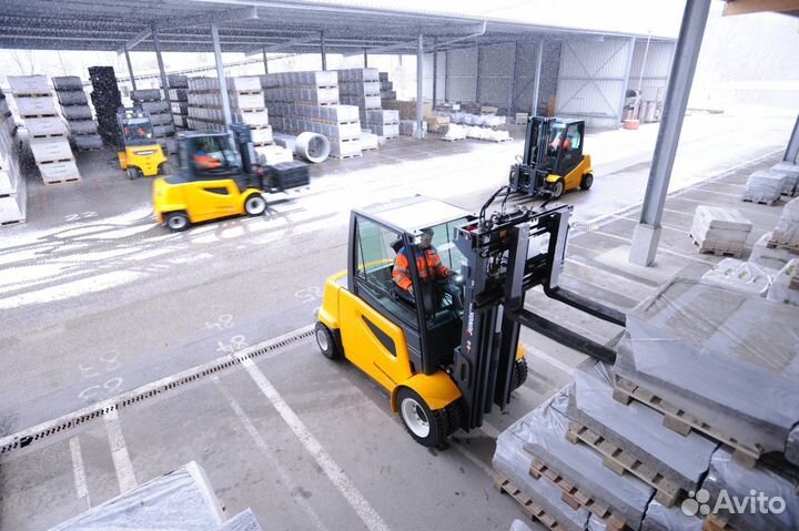 Водитель погрузчика автомобильного