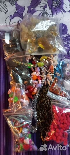 Бусинки, бисер и цепочки для рукоделия