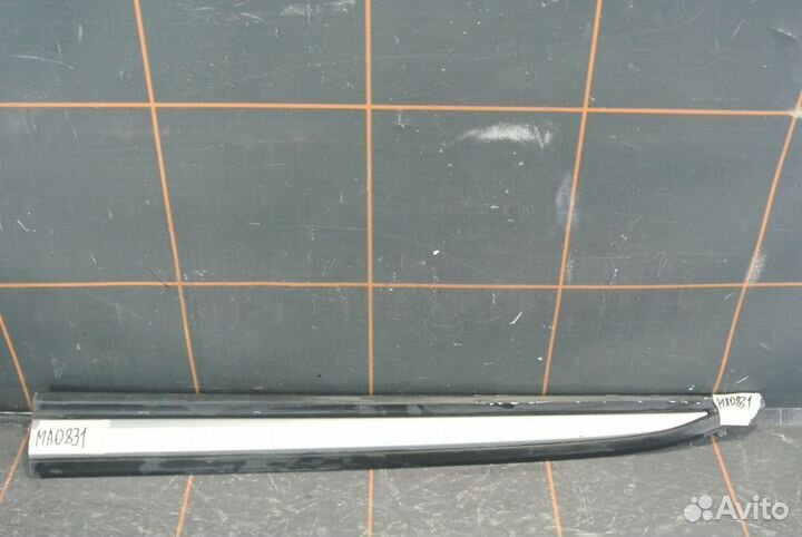 Накладка двери левой - Mitsubishi Outlander 3