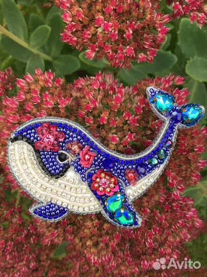 Брошь ручной работы из бисера