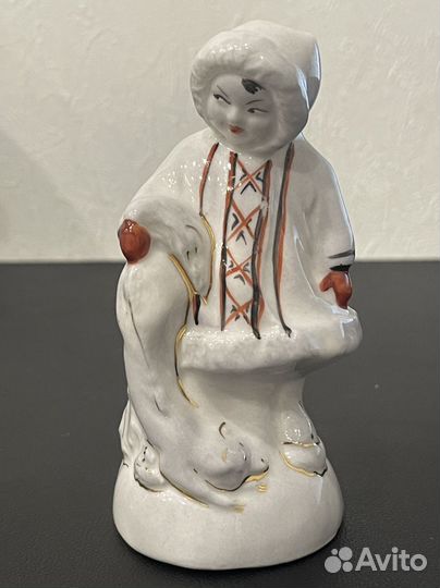 Статуэтка фарфор СССР Якут - Эскимос с песцом