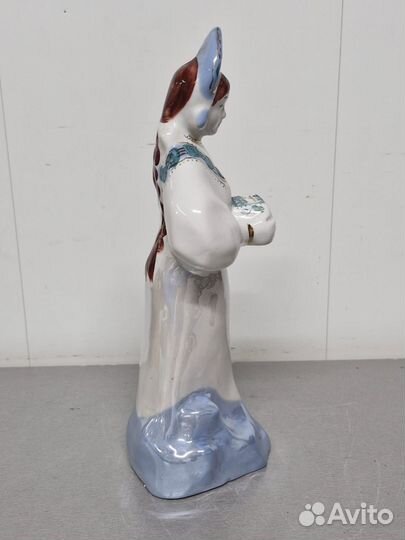 Статуэтка фарфоровая 
