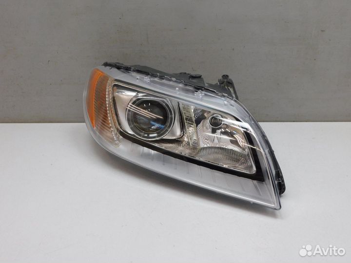 Фара правая Volvo XC70 Cross Country (84742)