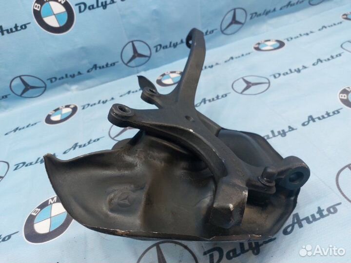 Кулак поворотный передний правый Mercedes-Benz
