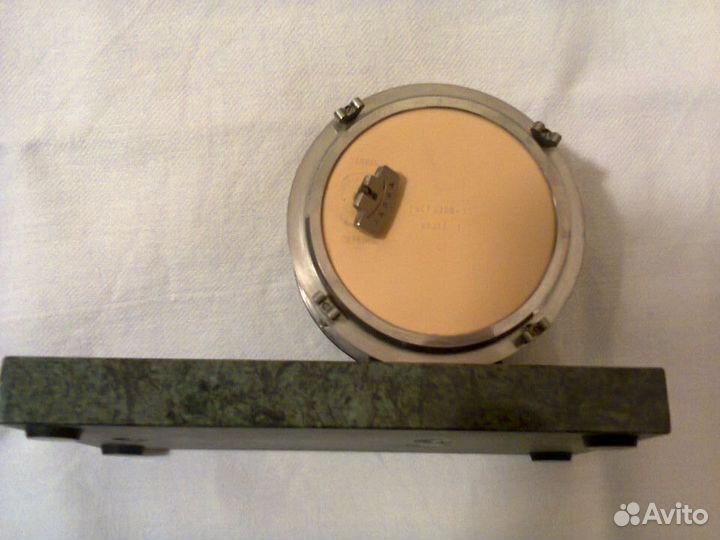 Часы настольные механические 