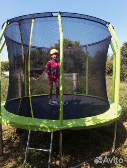 Батут с защитной сеткой