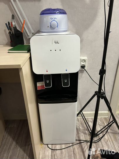 Кулер для воды напольный