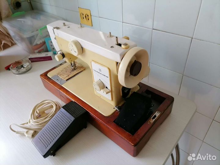 Швейная машина Чайка