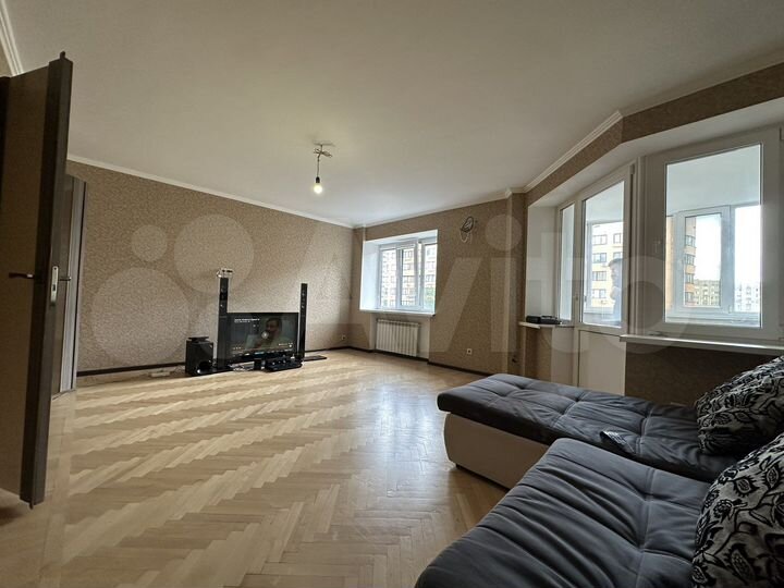 2-к. квартира, 72 м², 8/10 эт.