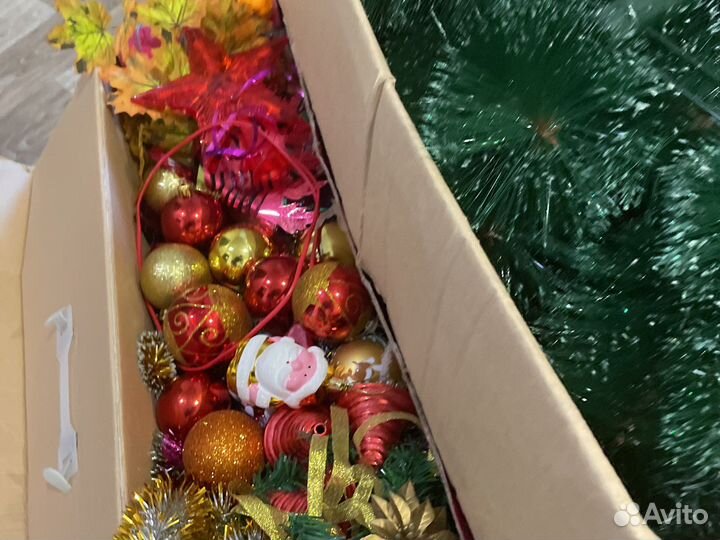 Ёлка с игрушками