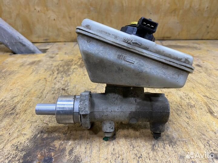 Главный тормозной цилиндр Ford Escort V рест 2 1.3