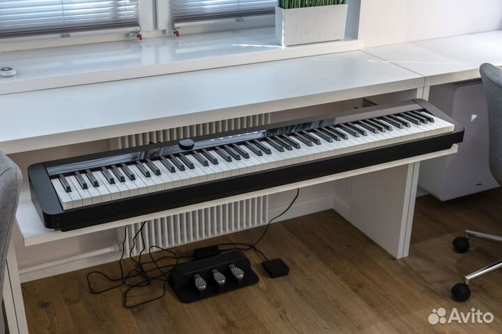 Цифровое пианино (аксессуар в подарок)